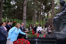 В Баку почтена память выдающихся деятелей культуры и проведен концерт в честь Дня национальной музыки (ФОТО)