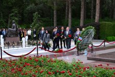В Баку почтена память выдающихся деятелей культуры и проведен концерт в честь Дня национальной музыки (ФОТО)