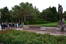 В Баку почтена память выдающихся деятелей культуры и проведен концерт в честь Дня национальной музыки (ФОТО)