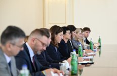 Президент Ильхам Алиев принял Еврокомиссара по вопросам расширения (ФОТО/ВИДЕО)