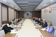 Джейхун Байрамов встретился с комиссаром ЕС по вопросам расширения (ФОТО)