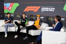 Гран-при Азербайджана "Формулы-1": Любители скорости на прогулке по пит-лейну (ФОТО)