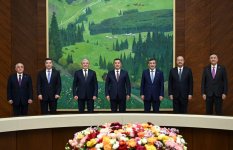 Премьер-министр Али Асадов встретился с Президентом Садыром Жапаровым в Бишкеке (ФОТО)