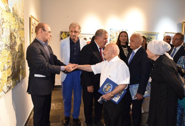 Азербайджанские ученые взяли в руки кисти и палитры - открылась необычная выставка (ФОТО)