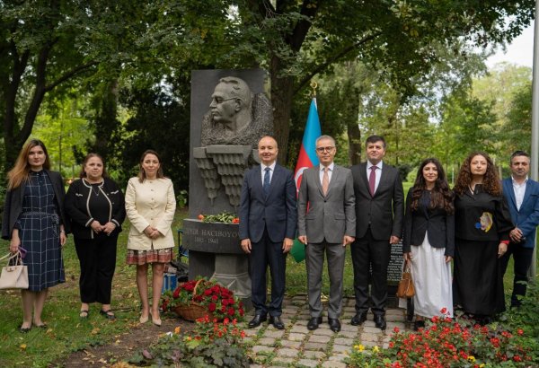 В Вене у памятника Узеиру Гаджибейли прошел музыкально-художественный вечер (ФОТО)