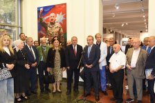 Азербайджанские ученые взяли в руки кисти и палитры - открылась необычная выставка (ФОТО)