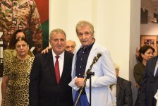 Азербайджанские ученые взяли в руки кисти и палитры - открылась необычная выставка (ФОТО)