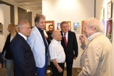 Азербайджанские ученые взяли в руки кисти и палитры - открылась необычная выставка (ФОТО)