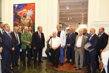 Азербайджанские ученые взяли в руки кисти и палитры - открылась необычная выставка (ФОТО)