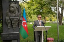 В Вене у памятника Узеиру Гаджибейли прошел музыкально-художественный вечер (ФОТО)