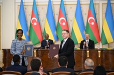 Состоялся обмен документами, подписанными между Азербайджаном и Руандой, затем президенты выступили с заявлениями для прессы (ФОТО)