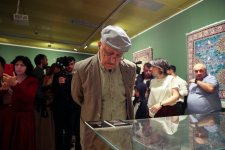 В рамках фестиваля Насими представлена выставка "Вне времени и пространства" (ФОТО)