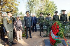 Начальник Генштаба Азербайджанской Армии посетил в Беларуси могилу Национального героя Азербайджана (ФОТО)