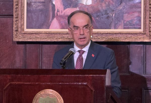 Президент Албании поблагодарил Президента Ильхама Алиева за мир, достигнутый с Арменией