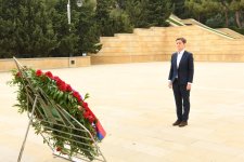 Председатель Народной скупщины Сербии посетила Аллею почетного захоронения
и Аллею шехидов (ФОТО)