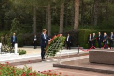 Председатель Народной скупщины Сербии посетила Аллею почетного захоронения
и Аллею шехидов (ФОТО)