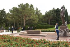 Председатель Народной скупщины Сербии посетила Аллею почетного захоронения
и Аллею шехидов (ФОТО)