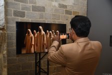 В рамках Фестиваля "Насими" в старинной части Баку – Ичеришехер представлен ряд интересных перформансов (ФОТО)