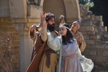 В рамках Фестиваля "Насими" в старинной части Баку – Ичеришехер представлен ряд интересных перформансов (ФОТО)