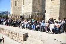 В рамках Фестиваля "Насими" в старинной части Баку – Ичеришехер представлен ряд интересных перформансов (ФОТО)
