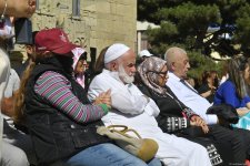 В рамках Фестиваля "Насими" в старинной части Баку – Ичеришехер представлен ряд интересных перформансов (ФОТО)