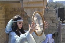 В рамках Фестиваля "Насими" в старинной части Баку – Ичеришехер представлен ряд интересных перформансов (ФОТО)