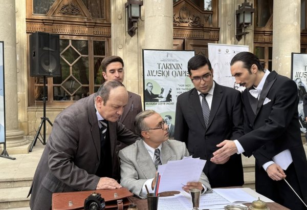 Живое воплощение великих мастеров на улицах Баку - открылись врата истории (ФОТО)