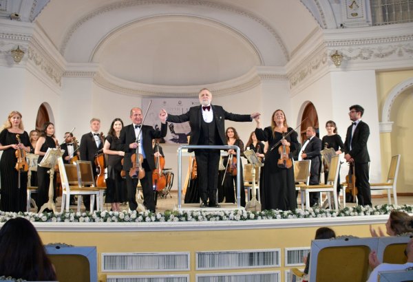 Элегантность и страсть - всемирно известная турецкая флейтистка представила азербайджанскую классику (ФОТО)