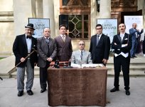 Живое воплощение великих мастеров на улицах Баку - открылись врата истории (ФОТО)