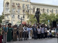 Живое воплощение великих мастеров на улицах Баку - открылись врата истории (ФОТО)