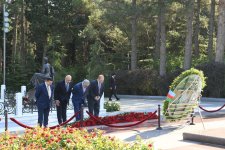 Председатели комитетов Сената Национального конгресса Чили посетили могилу общенационального лидера Гейдара Алиева и Аллею шехидов (ФOTO)