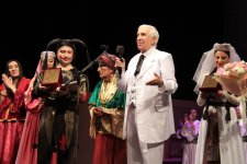 Весёлая и остроумная история о семейных отношениях в Баку (ФОТО)
