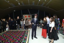 "Мир таджикской вышивки" в Баку: искусство, в котором звучит душа народа (ФОТО)
