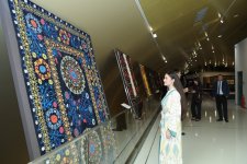 "Мир таджикской вышивки" в Баку: искусство, в котором звучит душа народа (ФОТО)