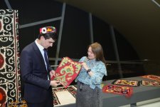 "Мир таджикской вышивки" в Баку: искусство, в котором звучит душа народа (ФОТО)