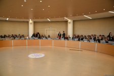 Проходит второй день 1-го Азербайджано-британского политического диалога в Университете АDА (ФОТО)