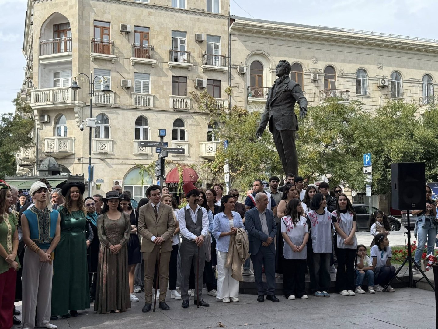 Живое воплощение великих мастеров на улицах Баку - открылись врата истории (ФОТО)