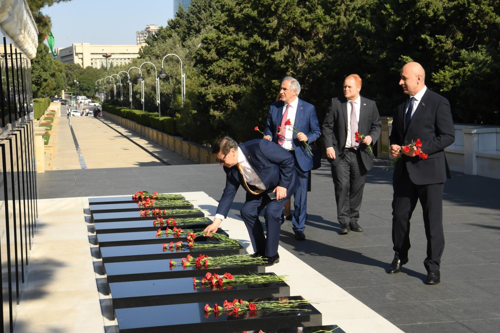Председатели комитетов Сената Национального конгресса Чили посетили могилу общенационального лидера Гейдара Алиева и Аллею шехидов (ФOTO)