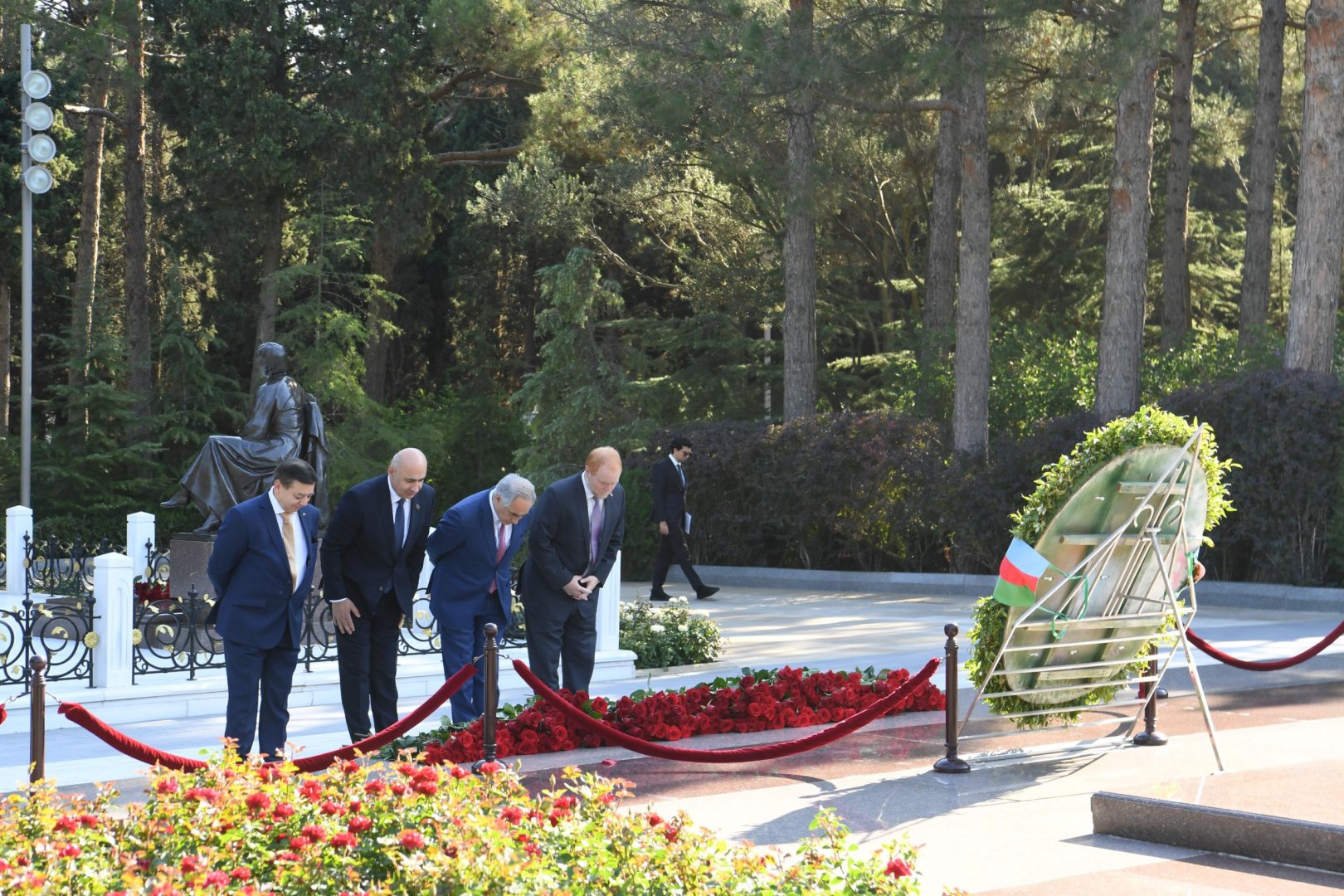 Председатели комитетов Сената Национального конгресса Чили посетили могилу общенационального лидера Гейдара Алиева и Аллею шехидов (ФOTO)
