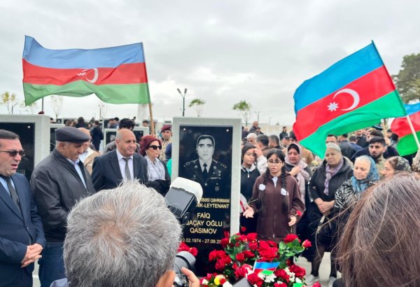 Азербайджанский народ чтит память шехидов Отечественной войны (ФОТО)