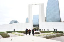 Представители государства и правительства посетили Парк Победы в Баку (ФОТО/ВИДЕО)