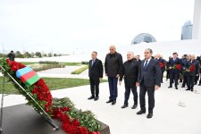 Представители государства и правительства посетили Парк Победы в Баку (ФОТО/ВИДЕО)