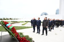 Представители государства и правительства посетили Парк Победы в Баку (ФОТО/ВИДЕО)