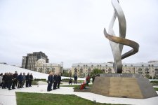 Представители государства и правительства посетили Парк Победы в Баку (ФОТО/ВИДЕО)