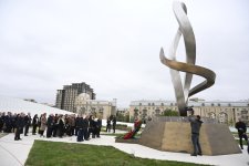 Представители государства и правительства посетили Парк Победы в Баку (ФОТО/ВИДЕО)