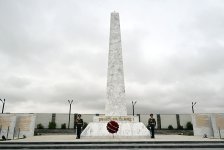 Коллектив минобороны почтил память шехидов (ФОТО)