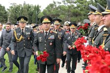 Коллектив минобороны почтил память шехидов (ФОТО)