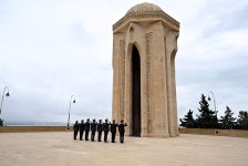 Коллектив минобороны почтил память шехидов (ФОТО)