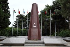 Коллектив минобороны почтил память шехидов (ФОТО)