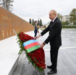 Президент Ильхам Алиев в связи с Днем памяти почтил минутой молчания память шехидов Отечественной войны (ФОТО)